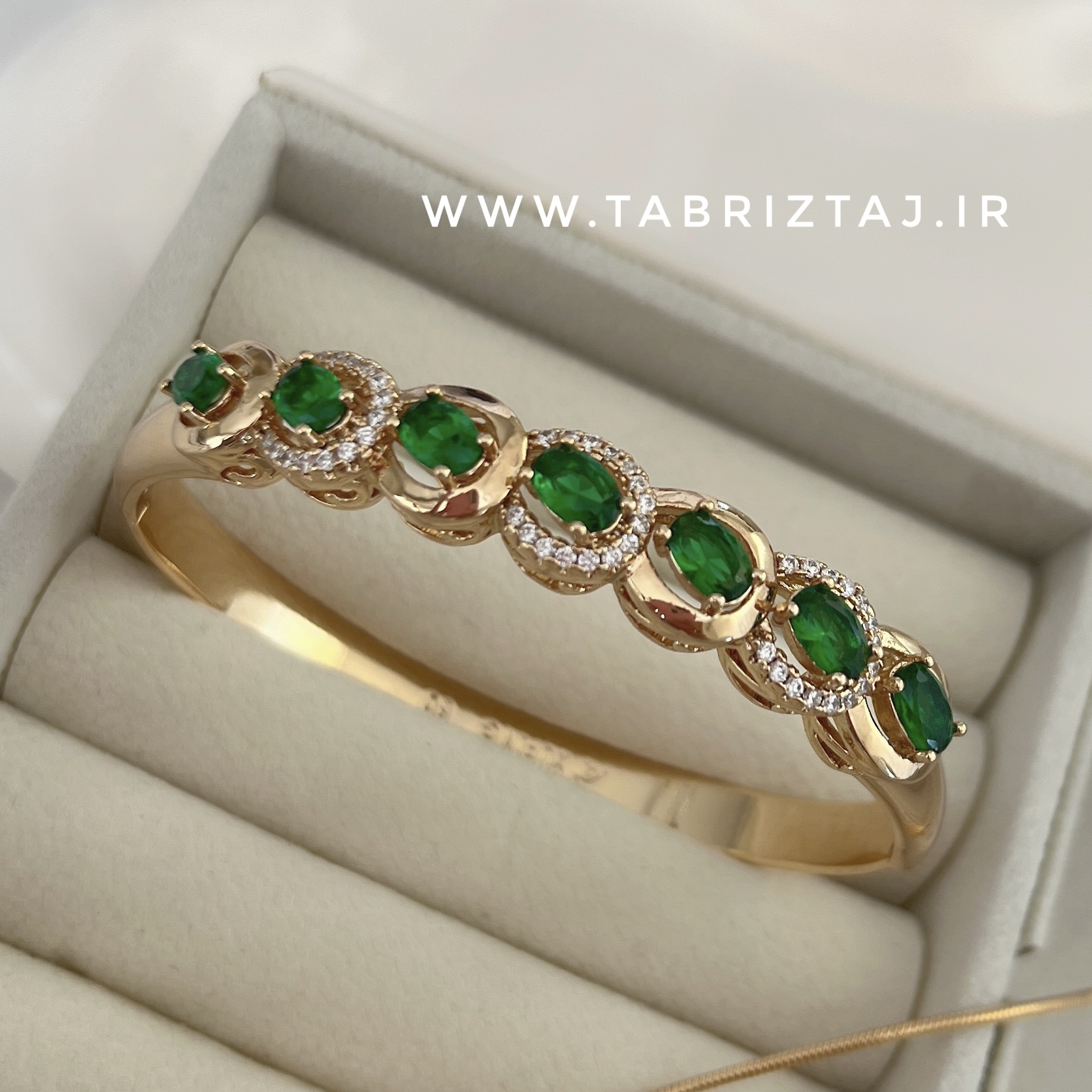 بنگل نگین دار زمرد برند ژوپینگ-ابکاری طلا و ضدحساسیت