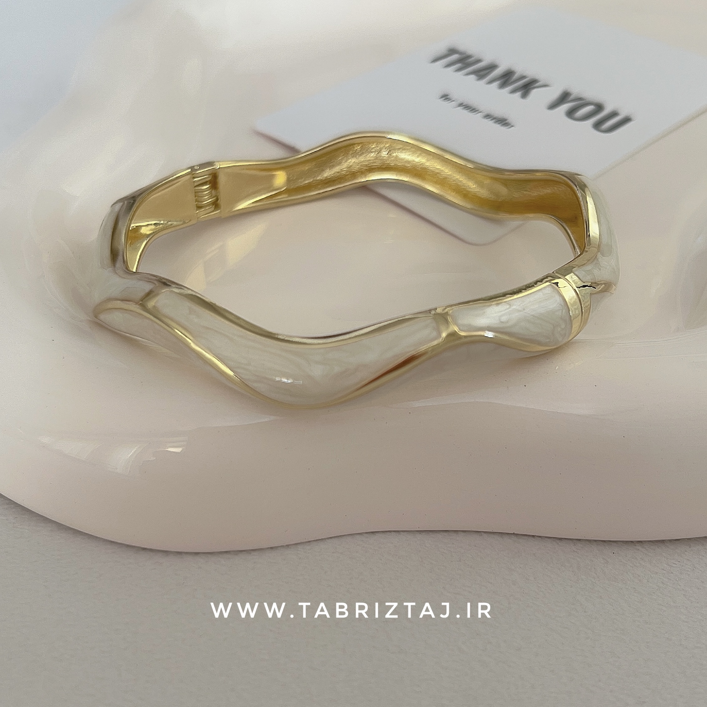 بنگل میناکاری سفید طلایی طرح موج