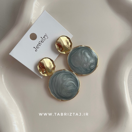 گوشواره میناکاری مدل میخی رنگ دلفینی طلایی طرح ماربل