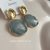 گوشواره میناکاری مدل میخی رنگ دلفینی طلایی طرح ماربل